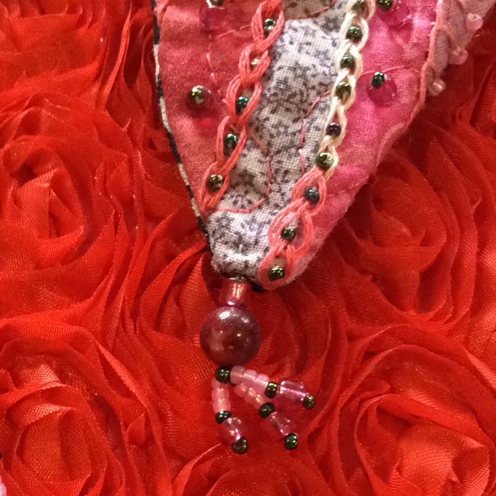 Boutique: Hand made embroidered heart quilt necklace - Picture 6 of 8